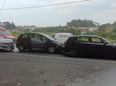 Choque em cadeia faz três feridos na estrada barcelos-prado