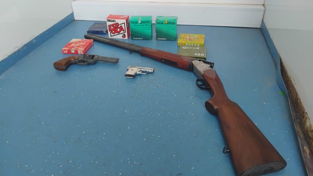 Psp anda a recolher armas no alto minho. Manuel aproveitou para legalizar caçadeira que tem há 40 anos