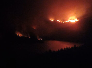 "grandes esforços" desta noite vão para o incêndio de ponte da barca 