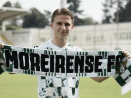 Médio formado no arsenal reforça moreirense até 2028 após um mês à experiência