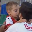 Momento de ternura entre joão moutinho e o filho mais novo no final do jogo do sc braga