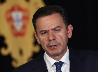 Montenegro garante que lei de estrangeiros segue em frente mesmo que redação tenha de ser corrigida