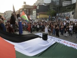 Centenas no porto exigem “fim do cerco em gaza”