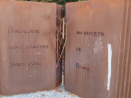 Braga: escultura de homenagem aos advogados de braga vandalizada