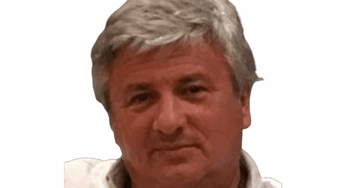 João rodrigues na frente
