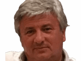 João rodrigues na frente