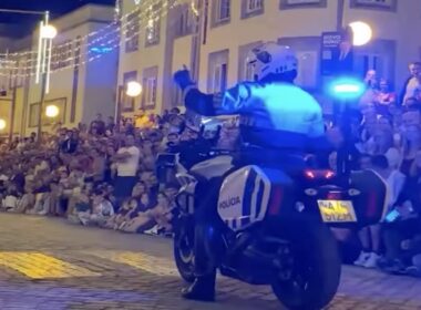 Viana: polícia a animar a multidão torna-se viral nas redes sociais