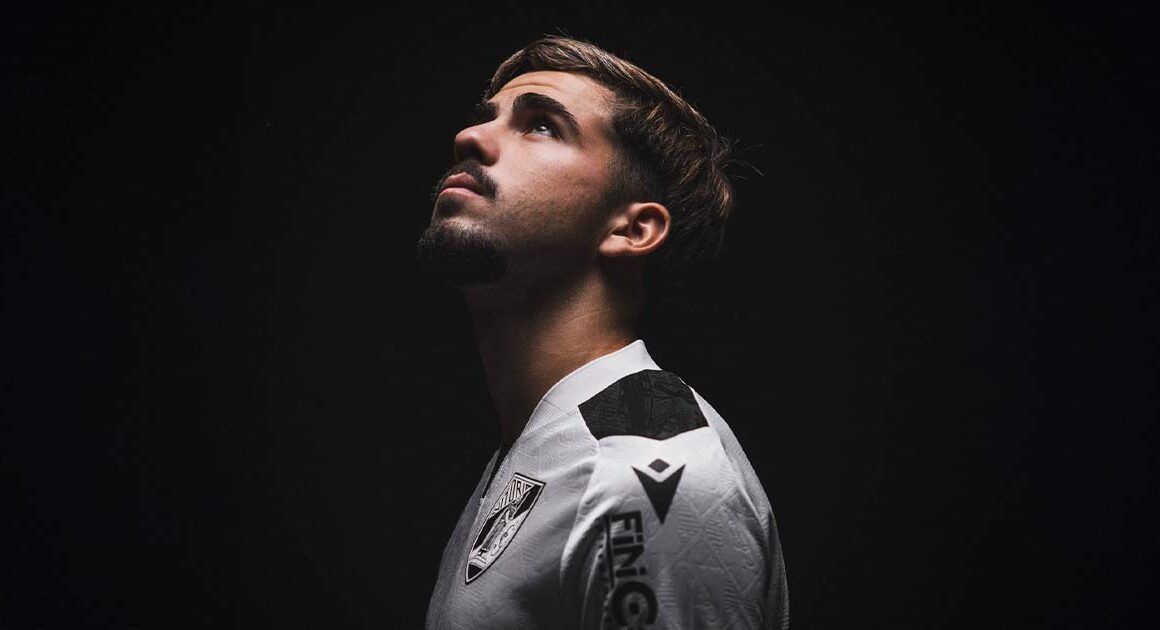 Vitória sc reforça defesa a 'custo zero'