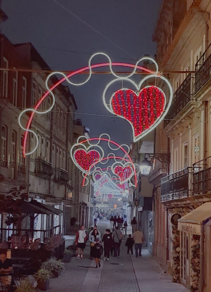 Viana já está iluminada para a senhora d'agonia