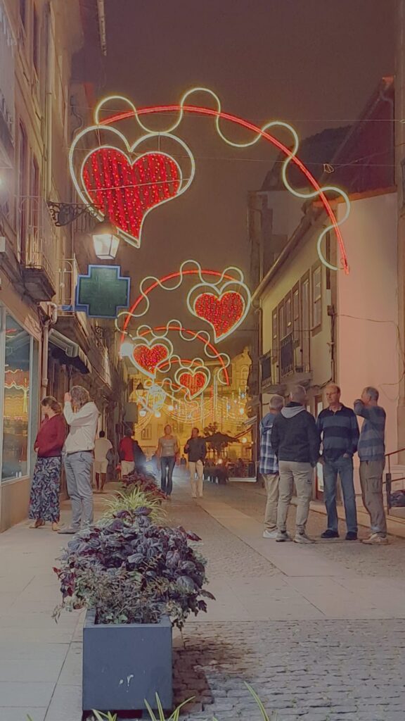 Viana já está iluminada para a senhora d'agonia