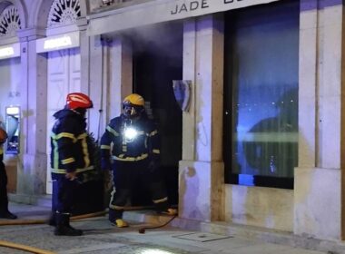 Incêndio em ourivesaria no centro de viana