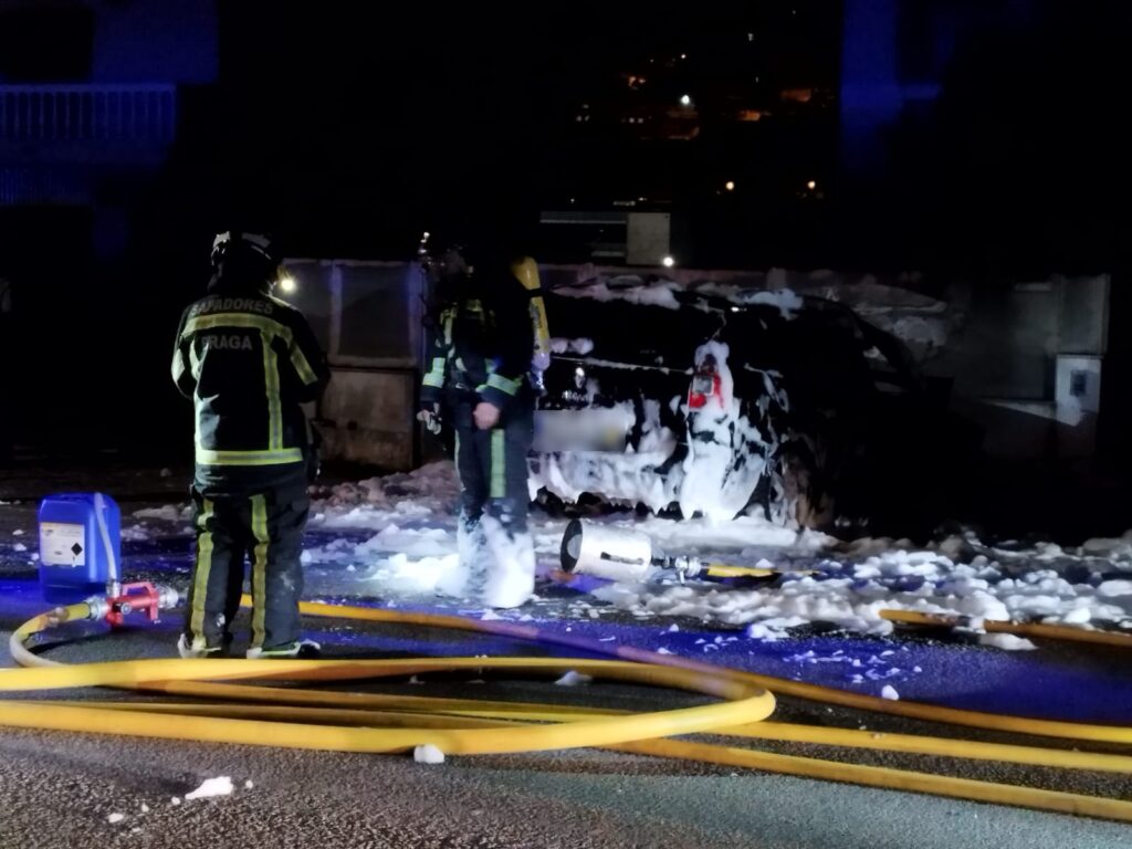 Carro ardeu de madrugada em braga 7 Carro ardeu de madrugada em braga
