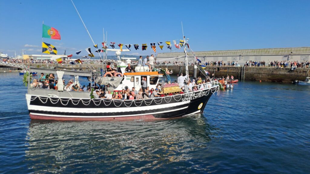 Foi assim a impressionante procissão ao mar em viana do castelo
