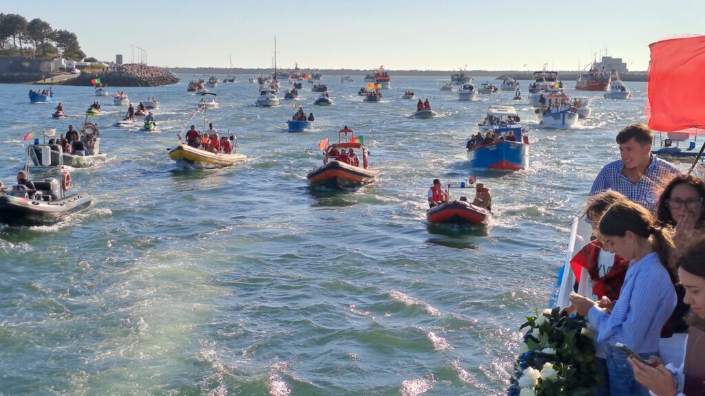 Foi assim a impressionante procissão ao mar em viana do castelo