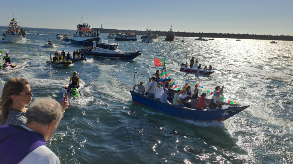 Foi assim a impressionante procissão ao mar em viana do castelo