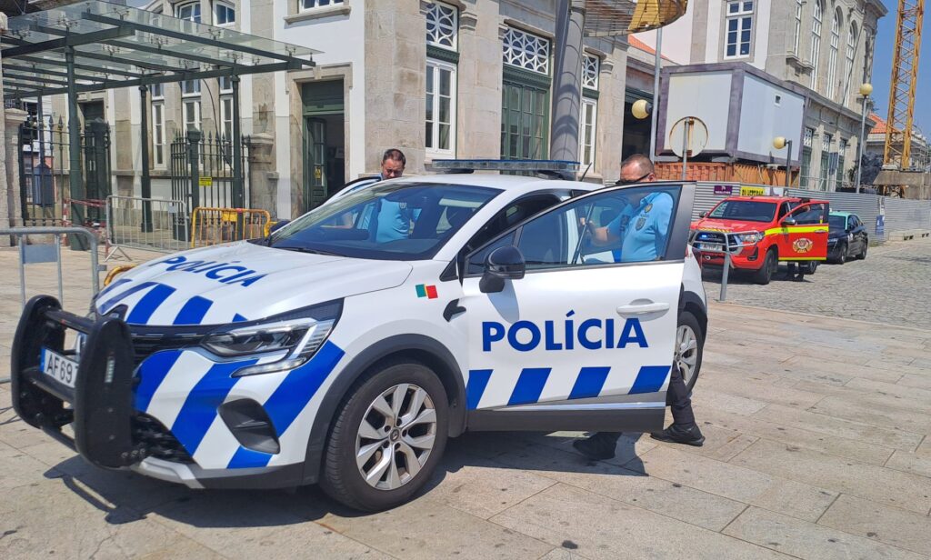 Sete pessoas apanham susto no elevador junto à estação de viana 6 Sete pessoas apanham susto no elevador junto à estação de viana