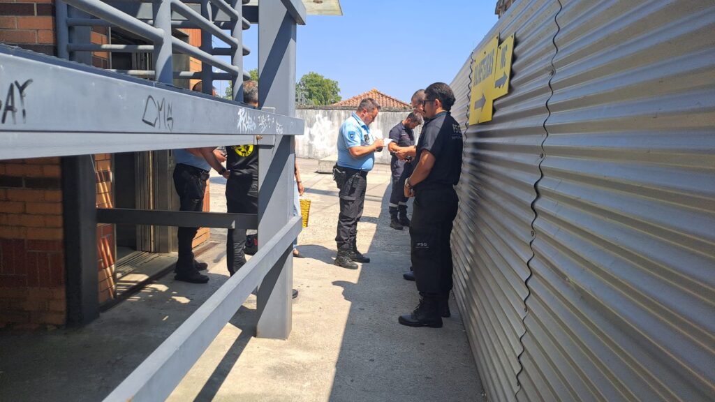 Sete pessoas apanham susto no elevador junto à estação de viana 10 Sete pessoas apanham susto no elevador junto à estação de viana