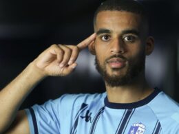 Avançado formado no lens e no arsenal é reforço do vizela