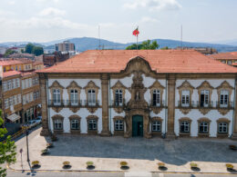 Funcionária da câmara de braga suspeita de pedir centenas de euros para meter cunhas