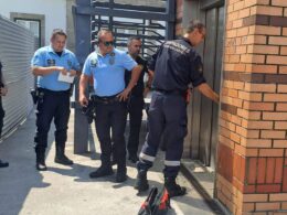 Sete pessoas apanham susto no elevador junto à estação de viana