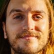 Livro apresentado em parede de coura relata dificuldades de viver da música