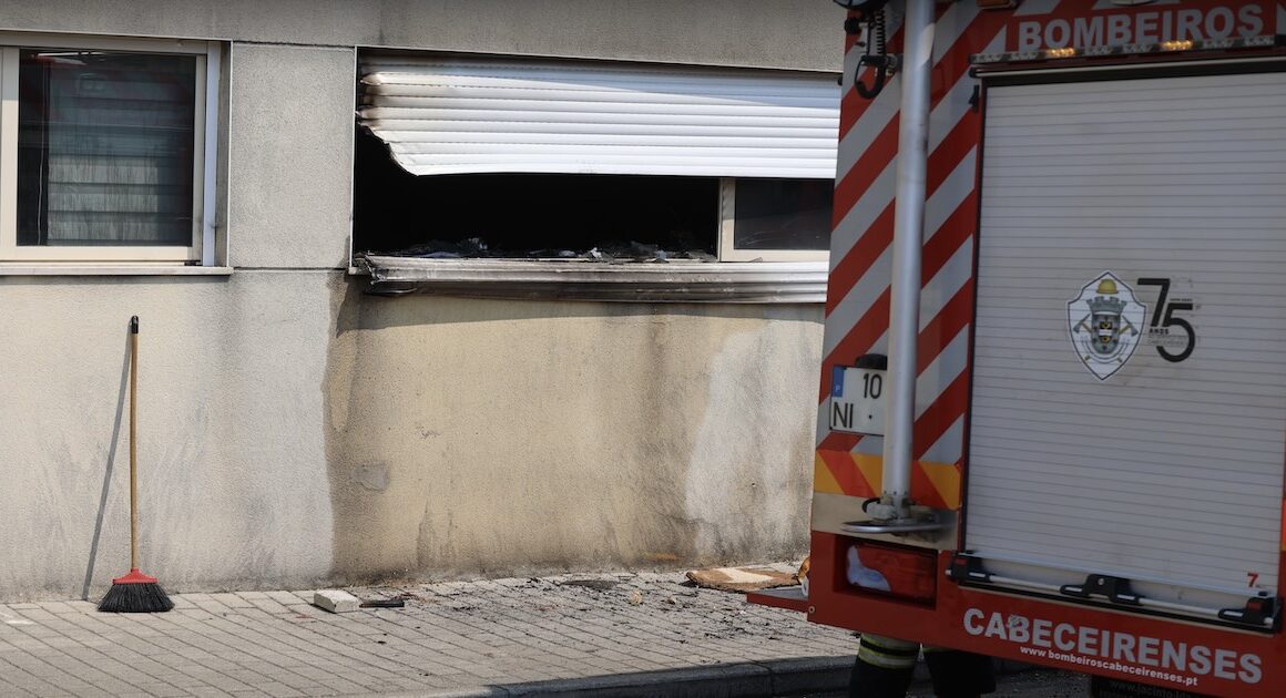 Dois jovens feridos em incêndio num bairro social em cabeceiras de basto