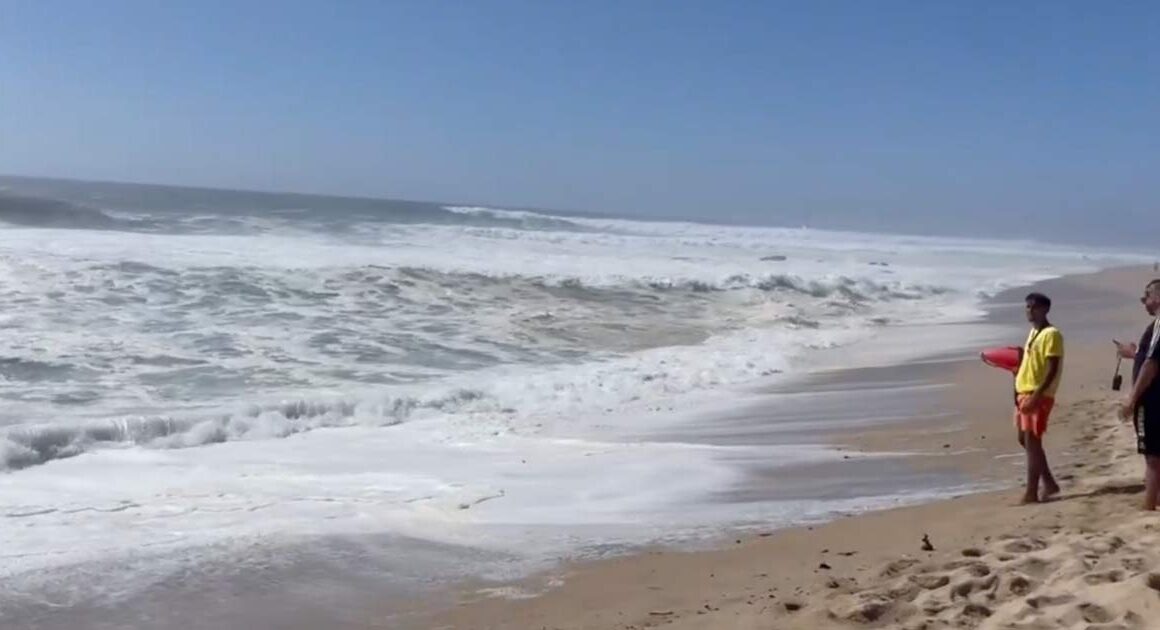 Agitação marítima danifica bar de praia na póvoa de varzim