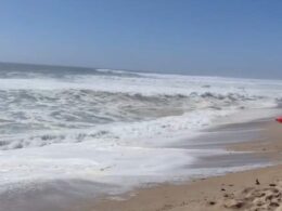 Agitação marítima danifica bar de praia na póvoa de varzim