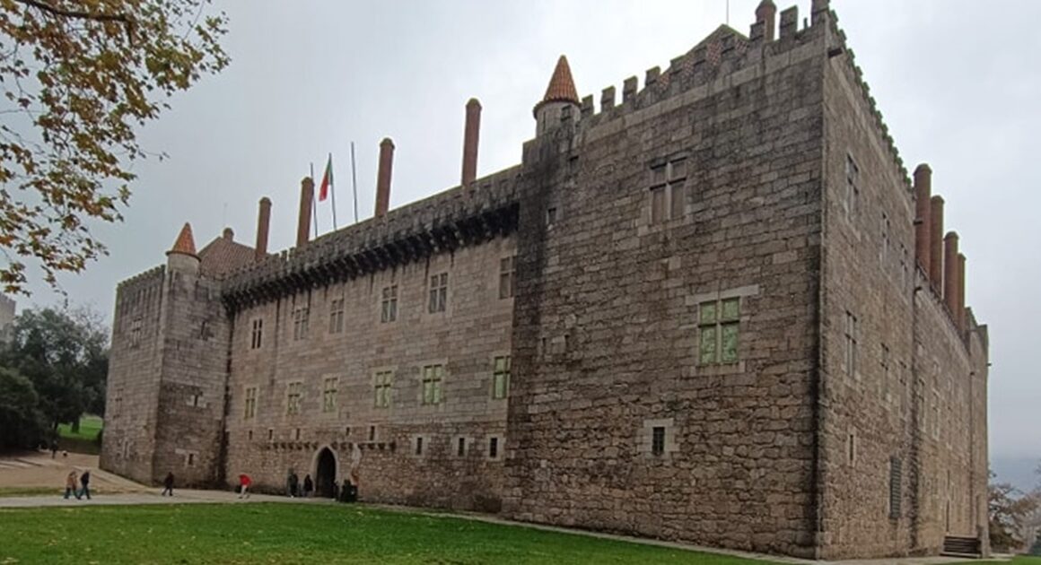 Jovens podem visitar hoje palácio dos biscainhos (braga) e paço dos duques (guimarães) à borla