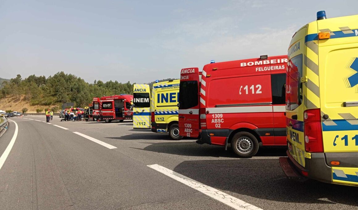 Avós e três netos feridos em colisão com camião na a7, em guimarães