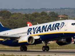 Piloto da ryanair desmaia em voo para o porto, mas avião aterra na hora prevista