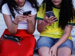 Escolas podem proibir uso de telemóveis aos alunos até ao 9. º ano